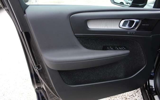 Volvo XC 40 cena 149900 przebieg: 32000, rok produkcji 2021 z Łomża małe 781